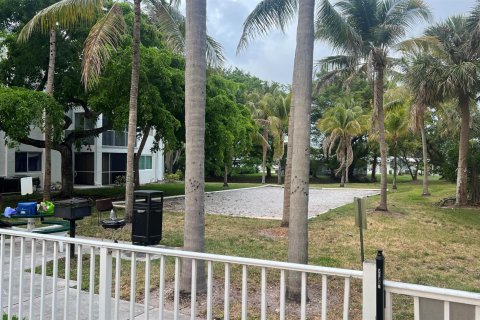 Condo in Tamarac, Florida, 1 bedroom  № 1163037 - photo 2