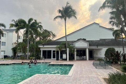 Condominio en venta en Tamarac, Florida, 1 dormitorio, 87.79 m2 № 1163037 - foto 3