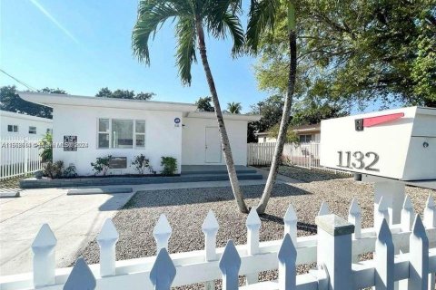 Immobilier commercial à vendre à Biscayne Park, Floride: 175.77 m2 № 1372528 - photo 1