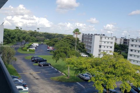 Condo in Miramar, Florida, 2 bedrooms  № 1372529 - photo 6