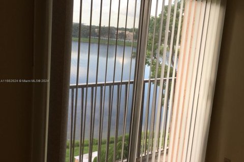 Condo in Miramar, Florida, 2 bedrooms  № 1372529 - photo 20