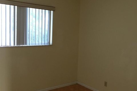 Condo in Miramar, Florida, 2 bedrooms  № 1372529 - photo 16