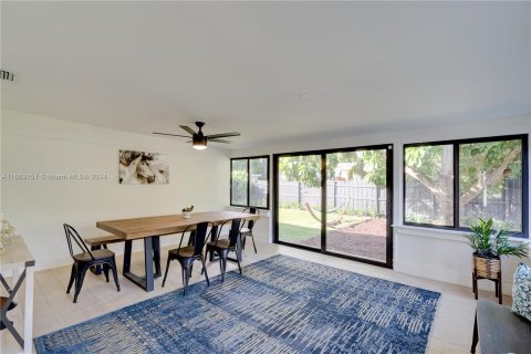 House in Miami, Florida 4 bedrooms, 192.77 sq.m. № 1372460 - photo 4