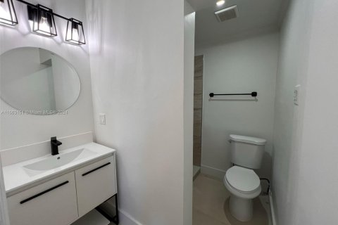 Casa en venta en Miami, Florida, 4 dormitorios, 192.77 m2 № 1372460 - foto 30