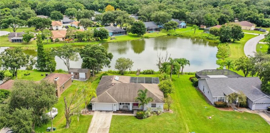 House in Lakeland, Florida 4 bedrooms, 222.41 sq.m. № 1362070