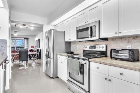 Condominio en venta en Pembroke Pines, Florida, 2 dormitorios, 126.72 m2 № 1226577 - foto 17