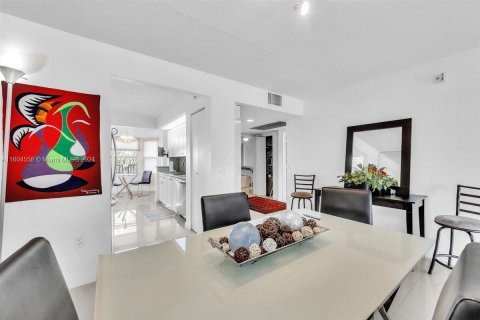 Condominio en venta en Pembroke Pines, Florida, 2 dormitorios, 126.72 m2 № 1226577 - foto 19