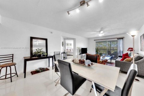 Condominio en venta en Pembroke Pines, Florida, 2 dormitorios, 126.72 m2 № 1226577 - foto 10