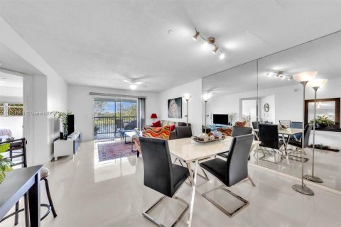 Condominio en venta en Pembroke Pines, Florida, 2 dormitorios, 126.72 m2 № 1226577 - foto 18