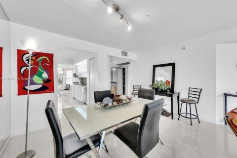 Condominio en venta en Pembroke Pines, Florida, 2 dormitorios, 126.72 m2 № 1226577 - foto 27
