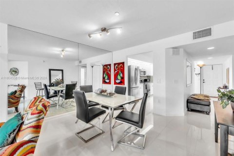 Condominio en venta en Pembroke Pines, Florida, 2 dormitorios, 126.72 m2 № 1226577 - foto 14