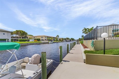 Condo in Cape Coral, Florida, 2 bedrooms  № 1380887 - photo 23