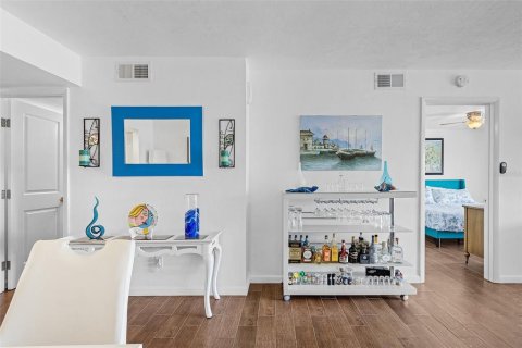 Condo in Cape Coral, Florida, 2 bedrooms  № 1380887 - photo 13