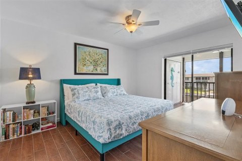 Condo in Cape Coral, Florida, 2 bedrooms  № 1380887 - photo 6