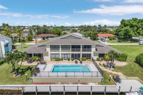 Copropriété à vendre à Cape Coral, Floride: 2 chambres, 87.98 m2 № 1380887 - photo 9