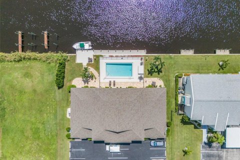 Copropriété à vendre à Cape Coral, Floride: 2 chambres, 87.98 m2 № 1380887 - photo 24