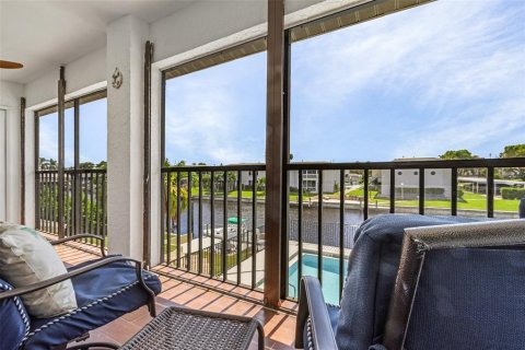 Condo in Cape Coral, Florida, 2 bedrooms  № 1380887 - photo 20