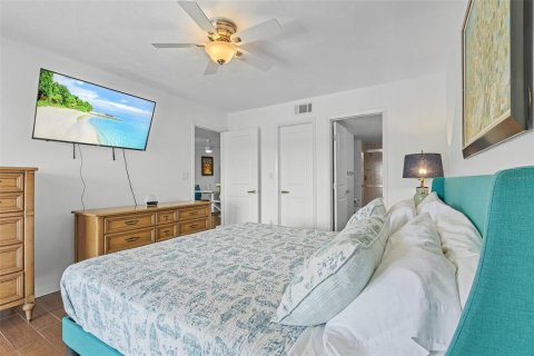 Condo in Cape Coral, Florida, 2 bedrooms  № 1380887 - photo 18