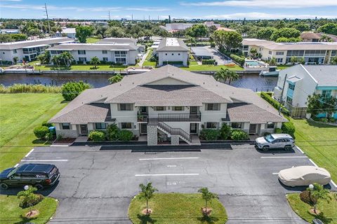 Copropriété à vendre à Cape Coral, Floride: 2 chambres, 87.98 m2 № 1380887 - photo 1