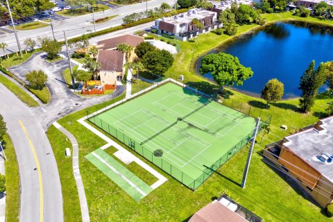 Condo in Pembroke Pines, Florida, 3 bedrooms  № 1060034 - photo 11