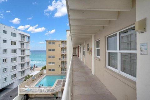 Condo in South Palm Beach, Florida, 1 bedroom  № 1071244 - photo 8