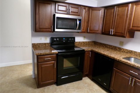 Townhouse in Plantation, Florida 3 bedrooms, 137.5 sq.m. № 1370476 - photo 13