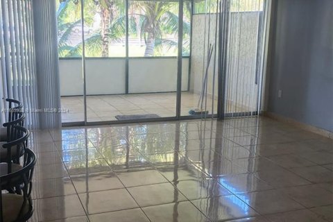 House in Miami, Florida 3 bedrooms, 179.67 sq.m. № 1388090 - photo 12