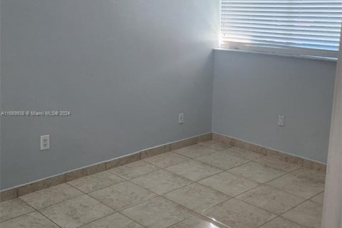 Casa en venta en Miami, Florida, 3 dormitorios, 179.67 m2 № 1388090 - foto 9