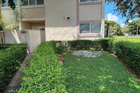 Casa en venta en Miami, Florida, 3 dormitorios, 179.67 m2 № 1388090 - foto 1