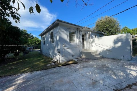 House in North Miami, Florida 2 bedrooms, 76.83 sq.m. № 1389784 - photo 3