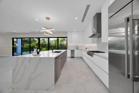 Casa en venta en Miami, Florida, 6 dormitorios, 427.35 m2 № 1389863 - foto 14