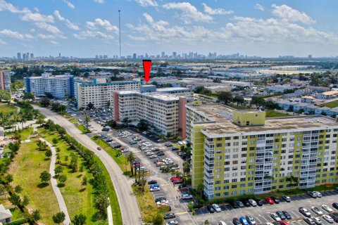 Condominio en venta en Hollywood, Florida, 2 dormitorios, 105.17 m2 № 1077153 - foto 3