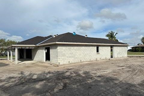 Casa en venta en Port St. Lucie, Florida, 4 dormitorios № 1076465 - foto 2