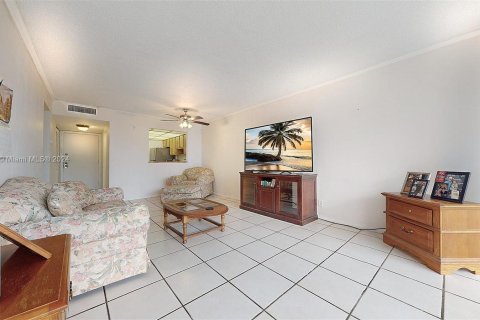 Copropriété à vendre à Miami, Floride: 2 chambres, 86.96 m2 № 1381804 - photo 7