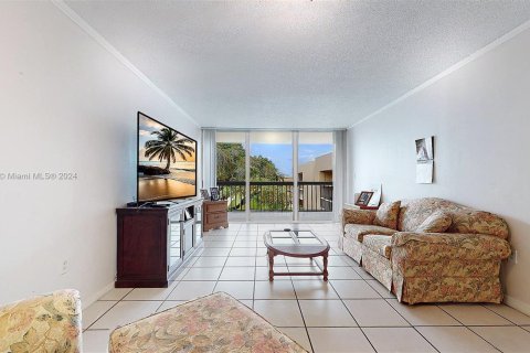 Condo in Miami, Florida, 2 bedrooms  № 1381804 - photo 9