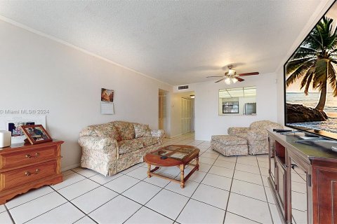 Condo in Miami, Florida, 2 bedrooms  № 1381804 - photo 8