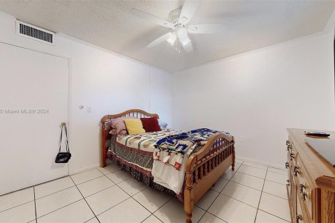 Condo in Miami, Florida, 2 bedrooms  № 1381804 - photo 13