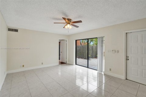 Townhouse in Davie, Florida 3 bedrooms, 151.24 sq.m. № 1381807 - photo 12