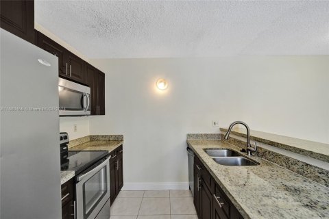 Townhouse in Davie, Florida 3 bedrooms, 151.24 sq.m. № 1381807 - photo 22