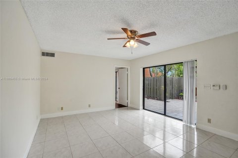 Townhouse in Davie, Florida 3 bedrooms, 151.24 sq.m. № 1381807 - photo 10