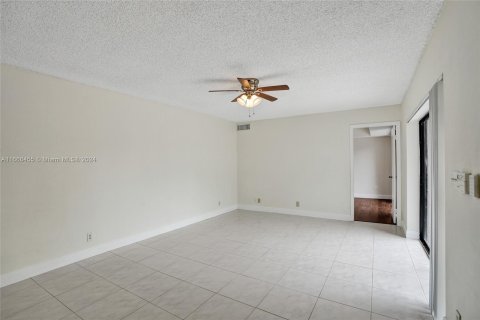 Touwnhouse à vendre à Davie, Floride: 3 chambres, 151.24 m2 № 1381807 - photo 9