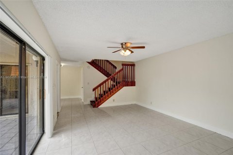 Townhouse in Davie, Florida 3 bedrooms, 151.24 sq.m. № 1381807 - photo 15