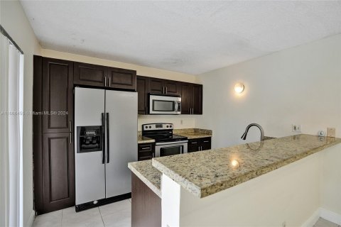 Townhouse in Davie, Florida 3 bedrooms, 151.24 sq.m. № 1381807 - photo 20