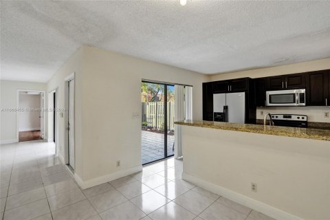 Townhouse in Davie, Florida 3 bedrooms, 151.24 sq.m. № 1381807 - photo 17