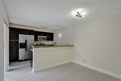 Townhouse in Davie, Florida 3 bedrooms, 151.24 sq.m. № 1381807 - photo 16