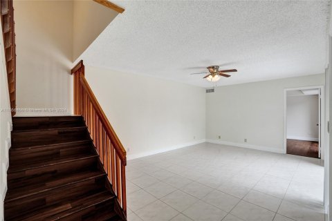 Townhouse in Davie, Florida 3 bedrooms, 151.24 sq.m. № 1381807 - photo 11