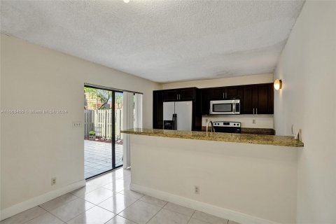 Townhouse in Davie, Florida 3 bedrooms, 151.24 sq.m. № 1381807 - photo 19