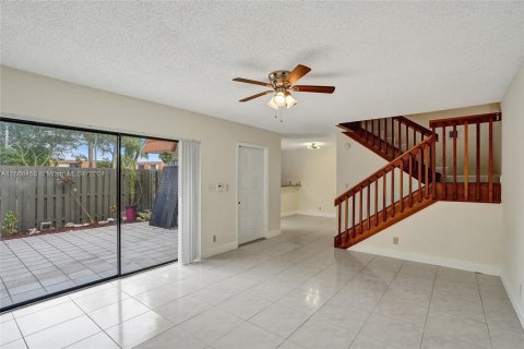 Townhouse in Davie, Florida 3 bedrooms, 151.24 sq.m. № 1381807 - photo 13