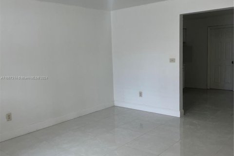 House in Miami, Florida 2 bedrooms, 178.93 sq.m. № 1381904 - photo 4