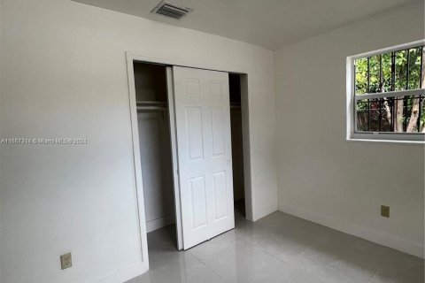 House in Miami, Florida 2 bedrooms, 178.93 sq.m. № 1381904 - photo 7